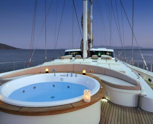 Gözlerden Uzak Tatil: Ultra Lüks Gulet Kiralama