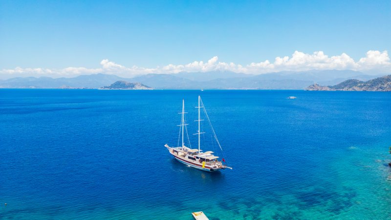 Fully Crewed Luxury Yacht Charter Guide for an Isolated June Vacation Fully Crewed Luxury Yacht Charter Guide for an Isolated June Vacation
