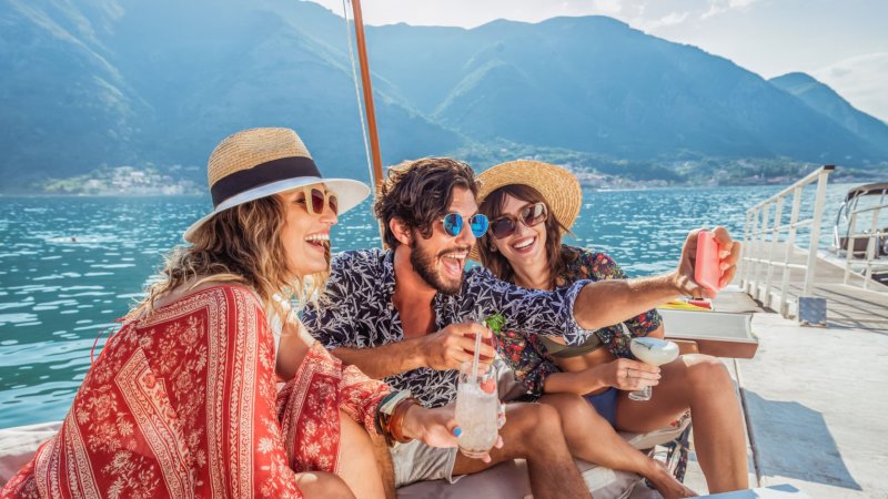 Yacht Crew Etiquette and Tipping Guide on a Blue Cruise