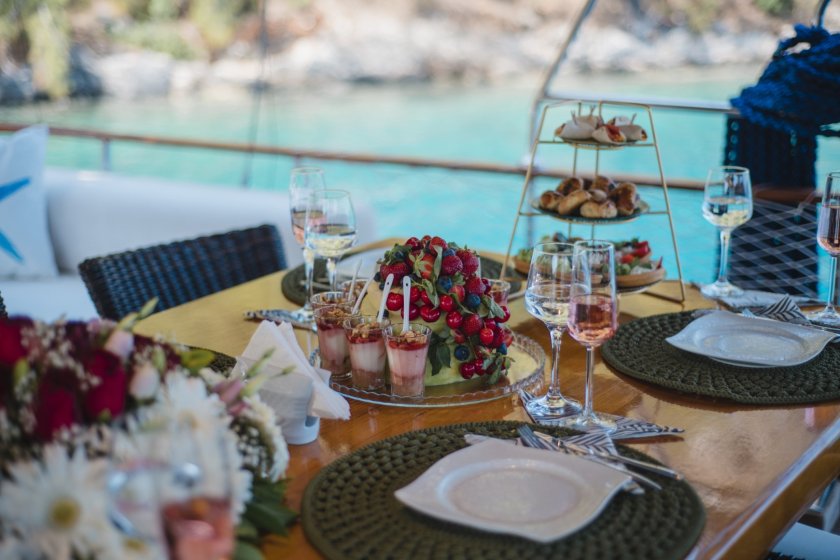 CEMRE MİLA | 8 KİŞİLİK LÜKS MAVİ TUR GULET | Okeanosyatcilik