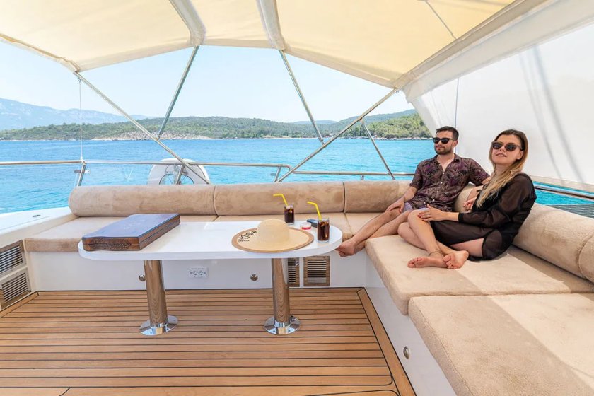 BERNİS | FETHİYE VE GÖCEK KİRALIK MODERN TEKNE