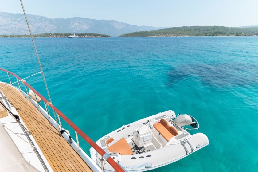 BERNİS | FETHİYE VE GÖCEK KİRALIK MODERN TEKNE