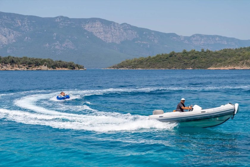 BERNİS | FETHİYE VE GÖCEK KİRALIK MODERN TEKNE