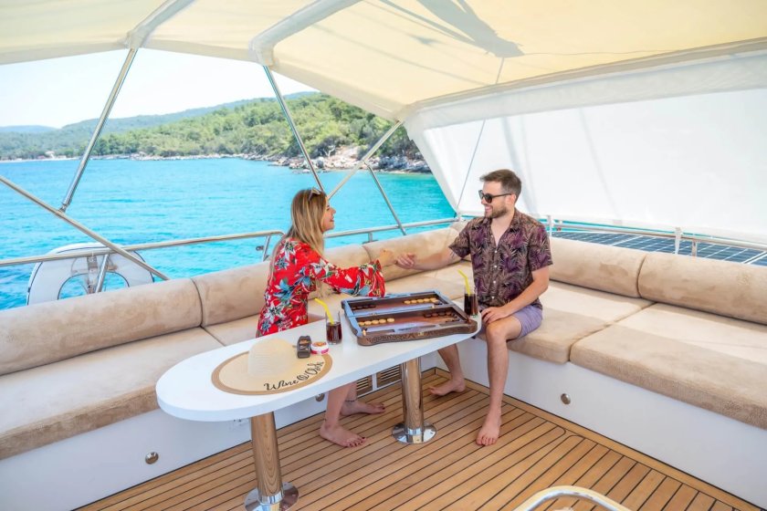 BERNİS | FETHİYE VE GÖCEK KİRALIK MODERN TEKNE