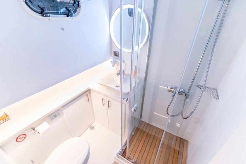 BERNİS | FETHİYE VE GÖCEK KİRALIK MODERN TEKNE