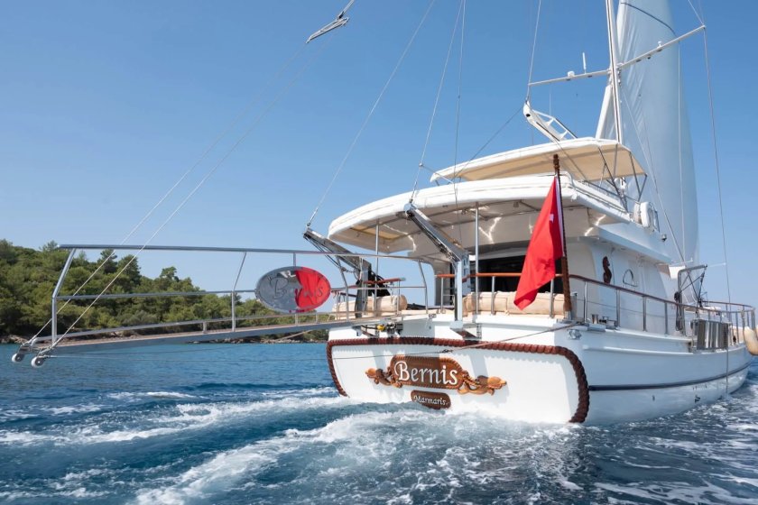 BERNİS | FETHİYE VE GÖCEK KİRALIK MODERN TEKNE