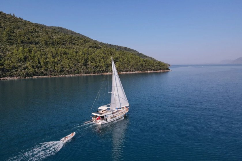 BERNİS | FETHİYE VE GÖCEK KİRALIK MODERN TEKNE