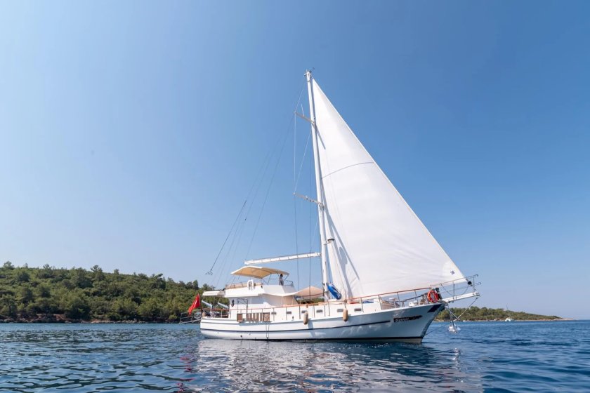 BERNİS | FETHİYE VE GÖCEK KİRALIK MODERN TEKNE