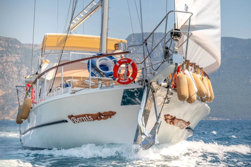 BERNİS | FETHİYE VE GÖCEK KİRALIK MODERN TEKNE