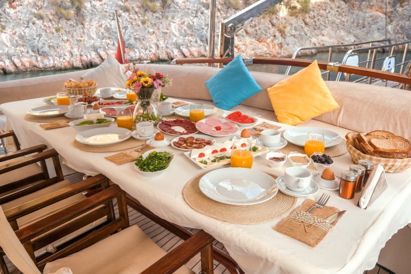 JUNİOR TARKAN | 6 KİŞİLİK AİLELER İÇİN MAVİ YOLCULUK | Okeanosyatcilik