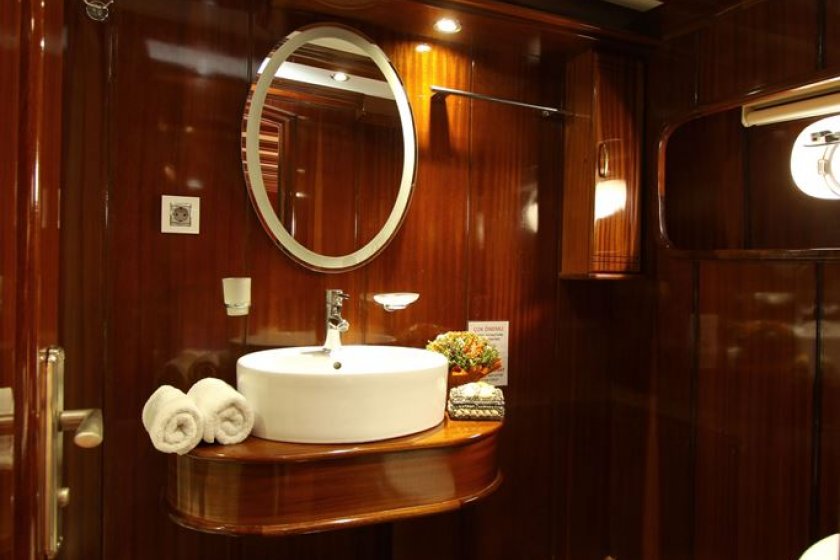 DEAR LİLA | 12 KİŞİLİK 6 KAMARALI LÜKS MAVİ TUR GULETİ | Okeanosyatcilik