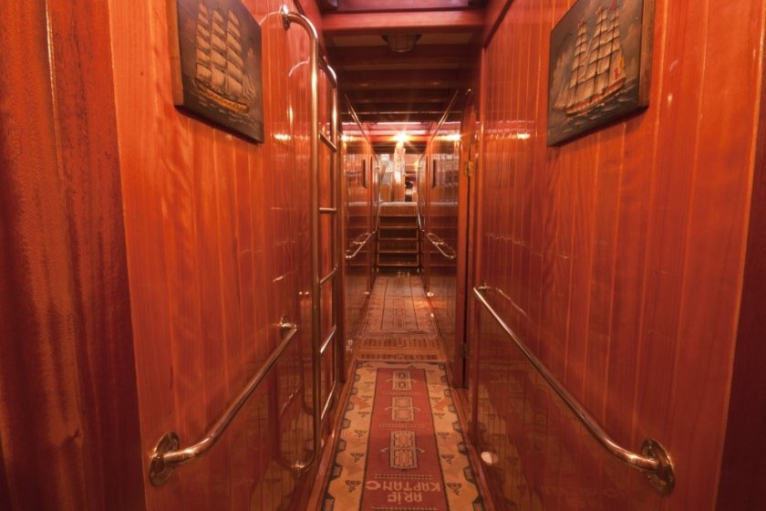 ARİF KAPTAN C | AİLE VE ARKADAŞ GRUPLARI İÇİN TEKNE TATİLİ & GÖKOVA’DA KEŞİF DOLU TEKNE TATİLİ | Okeanosyatcilik