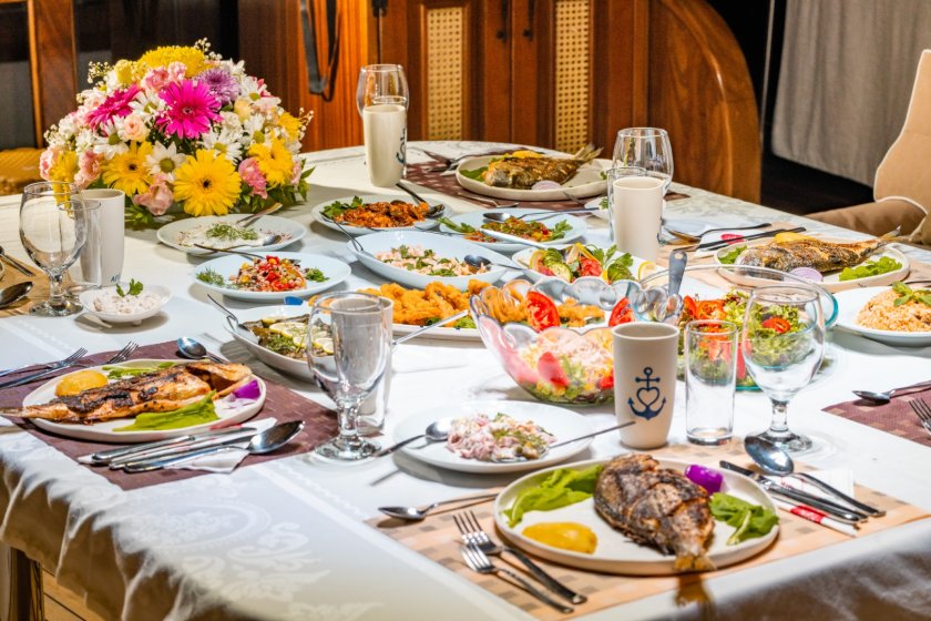 AFİLLİ | FETHİYE 10 KİŞİLİK LÜKS MAVİ TUR GULETİ | Okeanosyatcilik