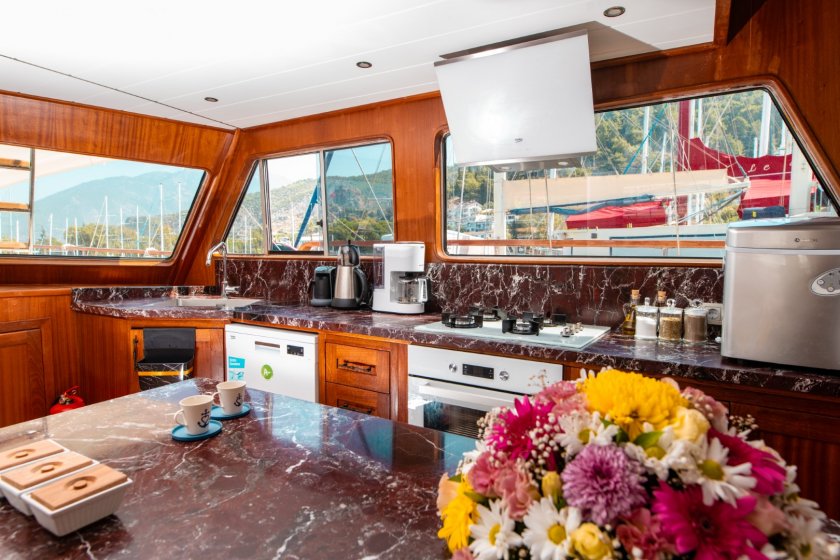 AFİLLİ | FETHİYE 10 KİŞİLİK LÜKS MAVİ TUR GULETİ | Okeanosyatcilik