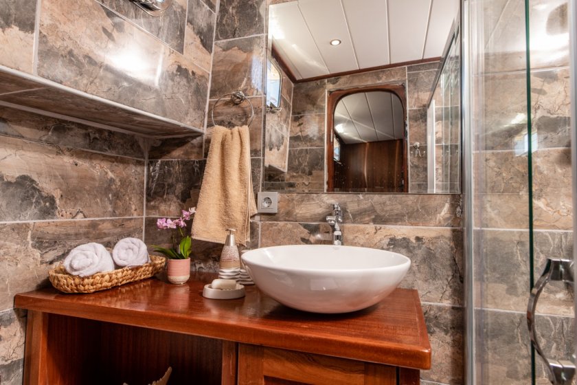 AFİLLİ | FETHİYE 10 KİŞİLİK LÜKS MAVİ TUR GULETİ | Okeanosyatcilik