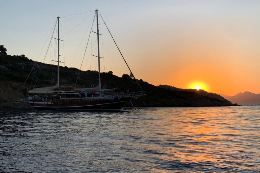 MAVİ YOLCULUK 12 KİSİLİK MARMARİS TEKNE TURU