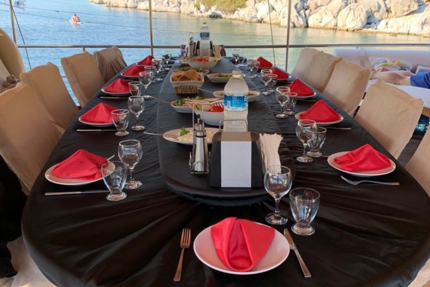 MAVİ YOLCULUK 12 KİSİLİK MARMARİS TEKNE TURU