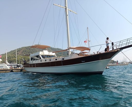 8 KİŞİLİK EGE MAVİ YOLCULUK KİRALIK TEKNE