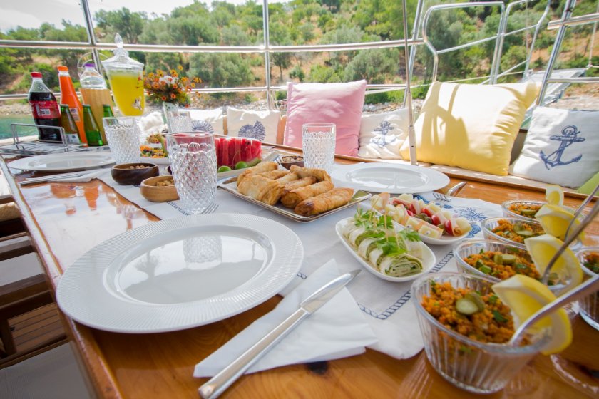 ASURA | 5 KİŞİLİK AİLE VE ARKADAŞ GRUBUNA UYGUN MAVİ YOLCULUK GULETİ | Okeanosyatcilik