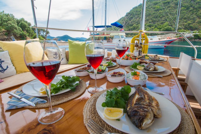 ASURA | 5 KİŞİLİK AİLE VE ARKADAŞ GRUBUNA UYGUN MAVİ YOLCULUK GULETİ | Okeanosyatcilik