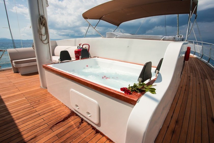 QUEEN OF RTT | LÜKS GULET KİRALAMA & ÖZEL YAT TURU | Okeanosyatcilik