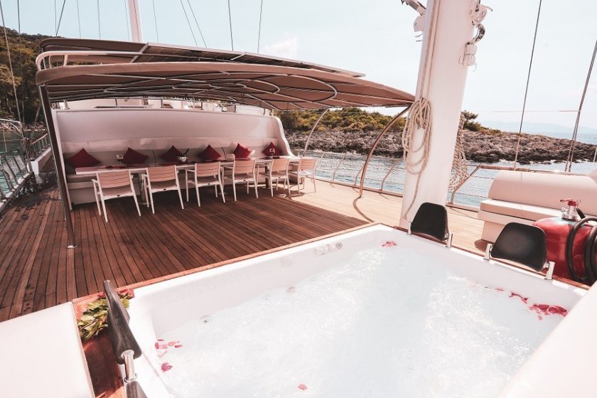 QUEEN OF RTT | LÜKS GULET KİRALAMA & ÖZEL YAT TURU | Okeanosyatcilik