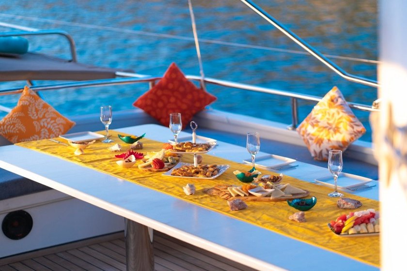 QUEEN OF RTT | LÜKS GULET KİRALAMA & ÖZEL YAT TURU | Okeanosyatcilik