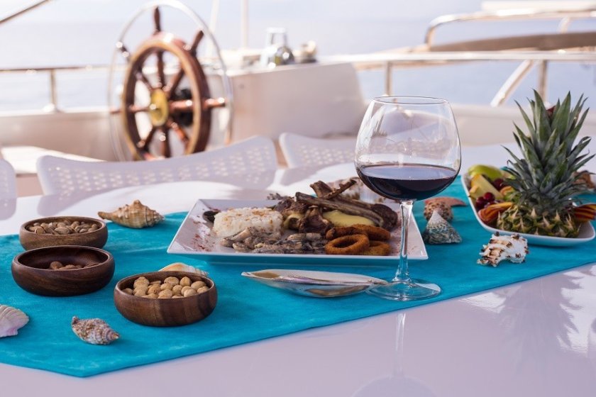 QUEEN OF RTT | LÜKS GULET KİRALAMA & ÖZEL YAT TURU | Okeanosyatcilik